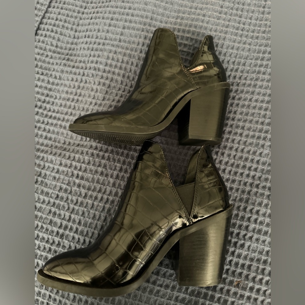 NEW Steve Madden black snake print booties size 6.5-7